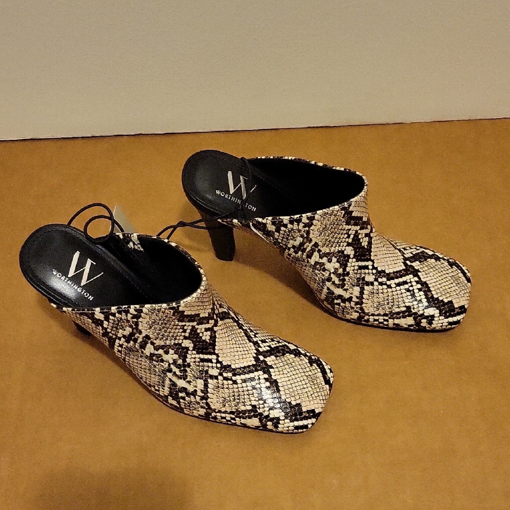 NWT: Worthington Women's Each Square Toe Mules